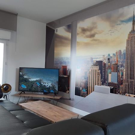 Appartement Renove Le New-York En Centre Ville - Terrasse Et Parking - Non Climatise La Roche-Chalais Exteriér fotografie