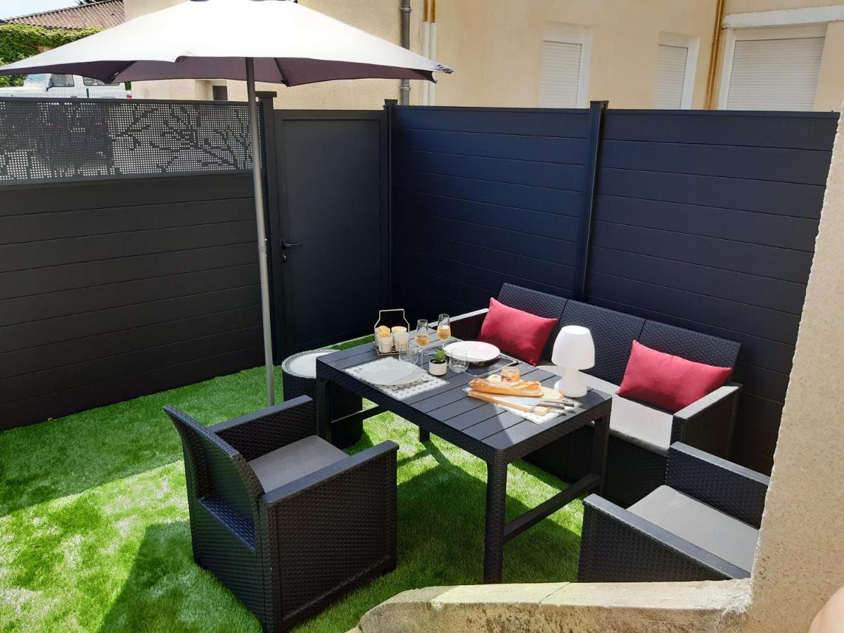 Appartement Renove Le New-York En Centre Ville - Terrasse Et Parking - Non Climatise La Roche-Chalais Exteriér fotografie