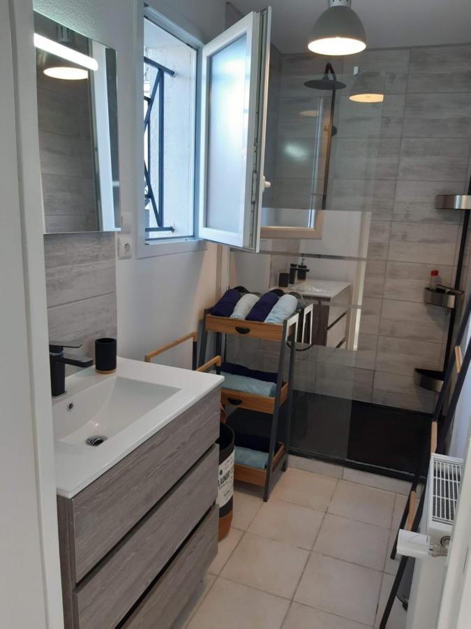 Appartement Renove Le New-York En Centre Ville - Terrasse Et Parking - Non Climatise La Roche-Chalais Exteriér fotografie