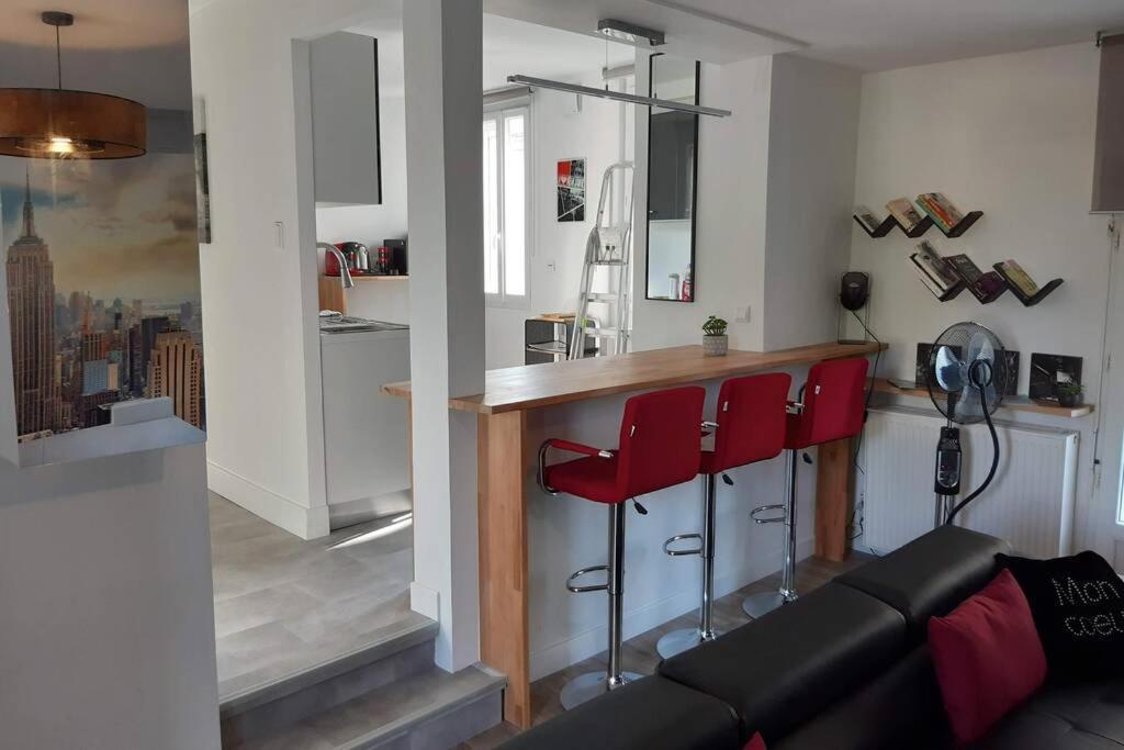 Appartement Renove Le New-York En Centre Ville - Terrasse Et Parking - Non Climatise La Roche-Chalais Exteriér fotografie