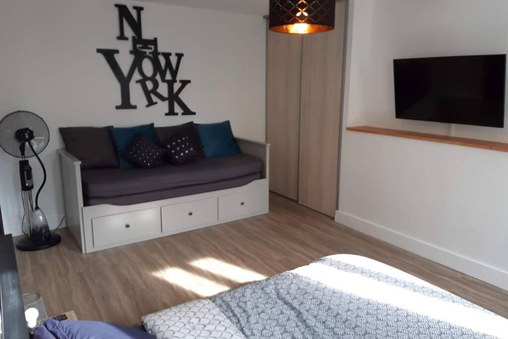 Appartement Renove Le New-York En Centre Ville - Terrasse Et Parking - Non Climatise La Roche-Chalais Exteriér fotografie