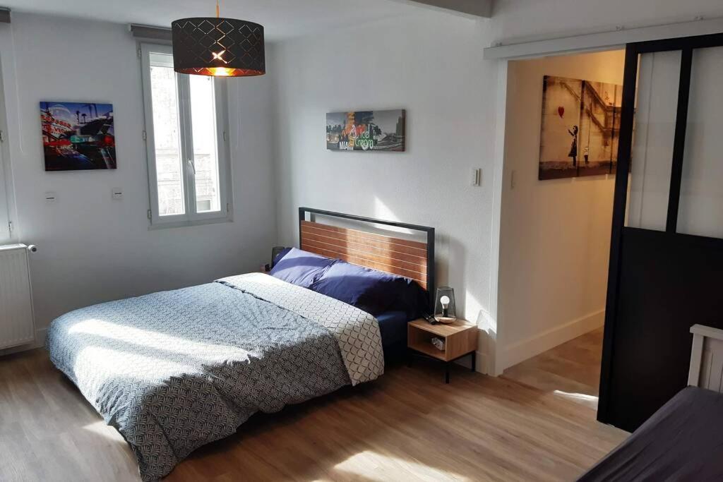 Appartement Renove Le New-York En Centre Ville - Terrasse Et Parking - Non Climatise La Roche-Chalais Exteriér fotografie