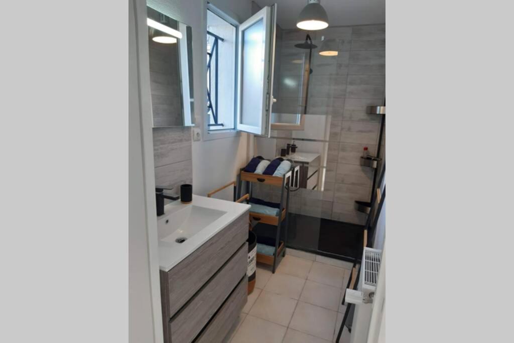 Appartement Renove Le New-York En Centre Ville - Terrasse Et Parking - Non Climatise La Roche-Chalais Exteriér fotografie
